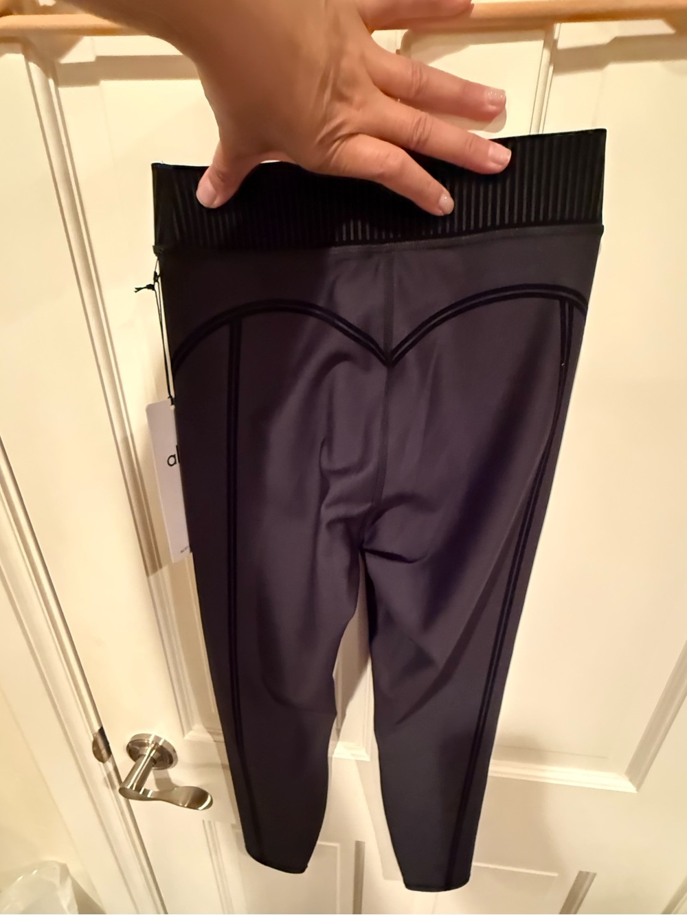 NWT ALO Yoga Black Airlift High Waist 7/8 Line Up Black Leggings XS - Picture 3 of 5
